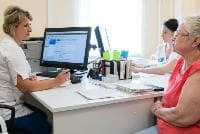 В поликлиники Москвы за два месяца приняли более ста врачей по «новому стандарту»